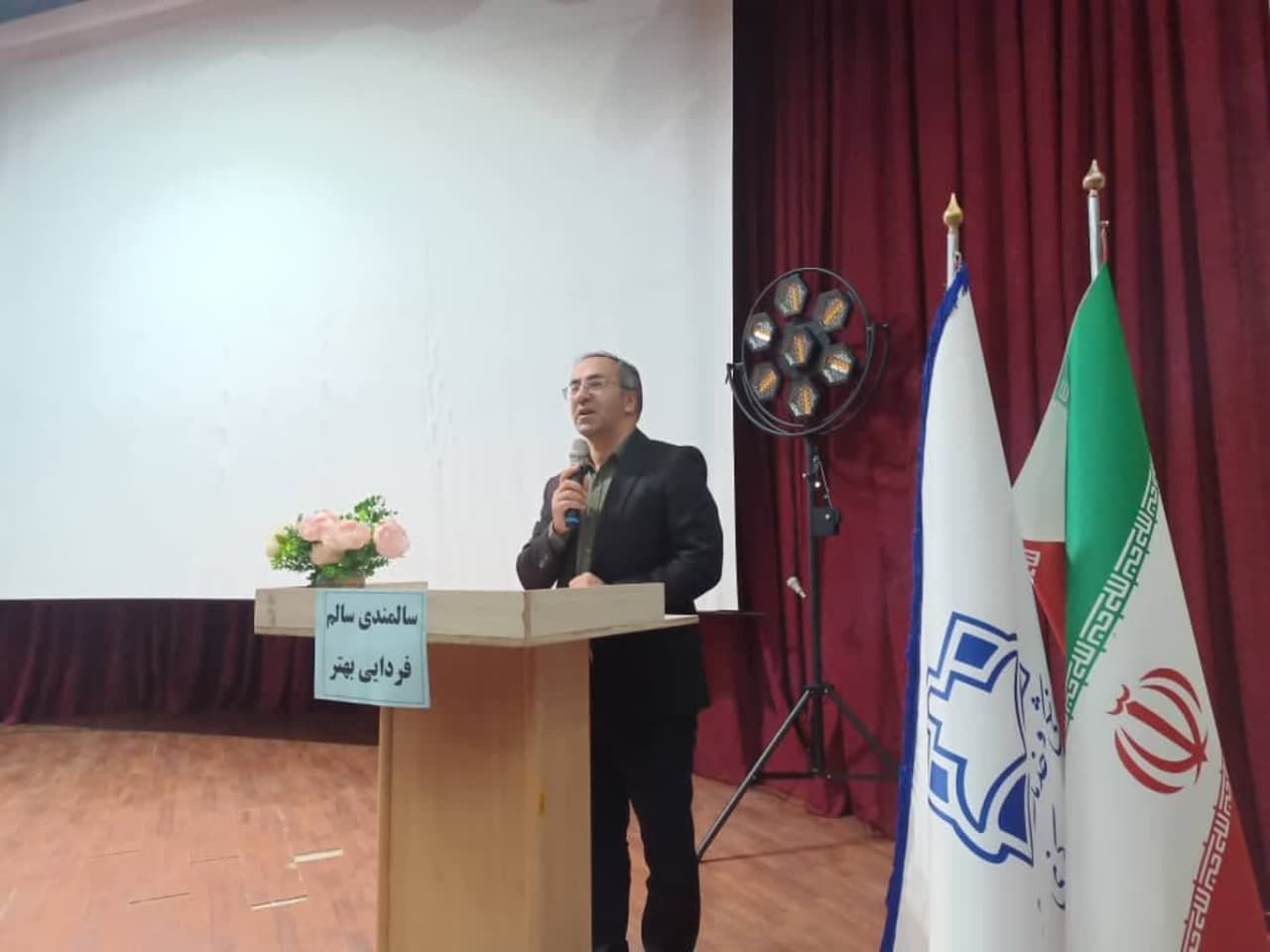 تسهیل روند جوانی جمعیت نیازمند یاری دولتمردان است