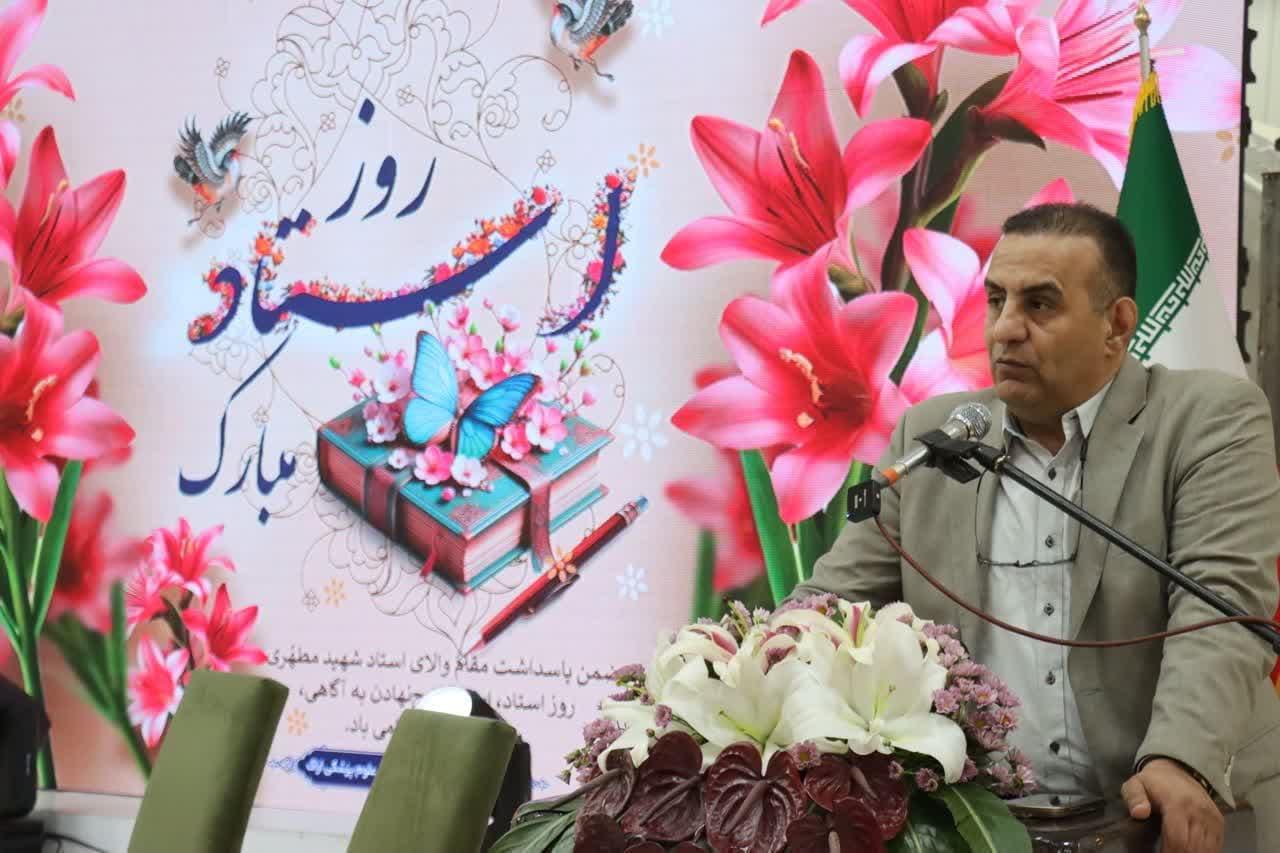 رئیس دانشگاه علوم پزشکی اراک در آیین گرامی‌داشت مقام استاد: تکریم اعضای هیئت علمی، دغدغه اصلی مجموعه مدیریتی دانشگاه است