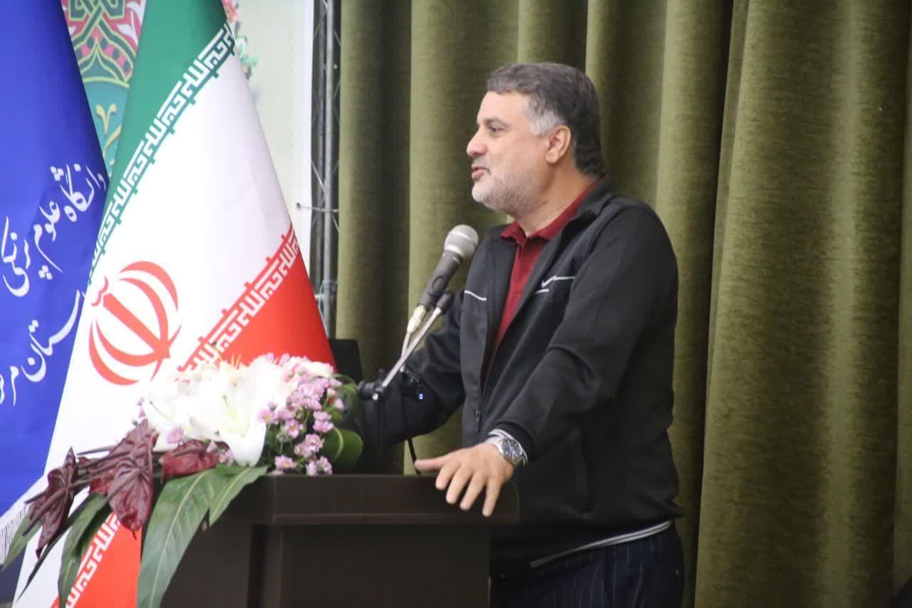 معاون دانشجویی و فرهنگی وزارت بهداشت در همایش پیاده‌روی دانشگاه علوم پزشکی اراک: ورزش واجب و کلید پیشگیری از بیماری‌ها و سلامت روان