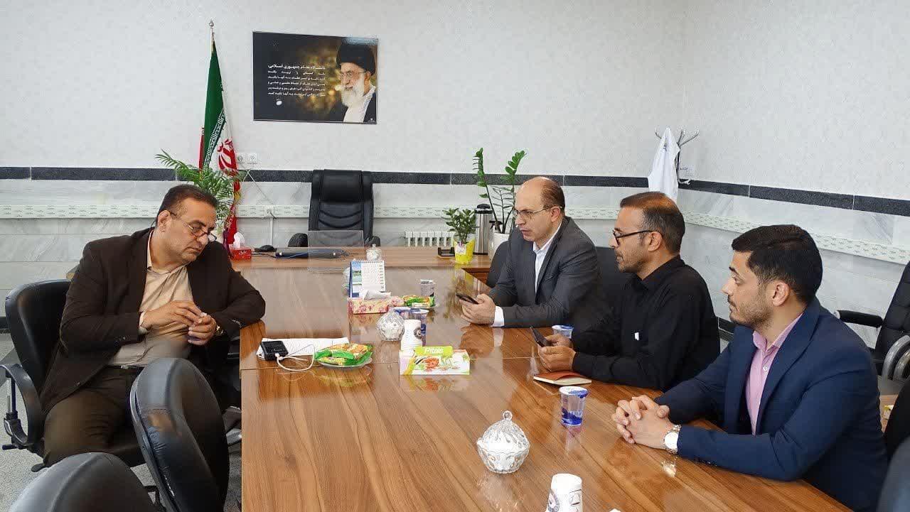 بازدید رئیس دانشگاه علوم پزشکی اراک از ستاد شبکه بهداشت و درمان شهرستان خنداب و آزمایشگاه مرکز بهداشت