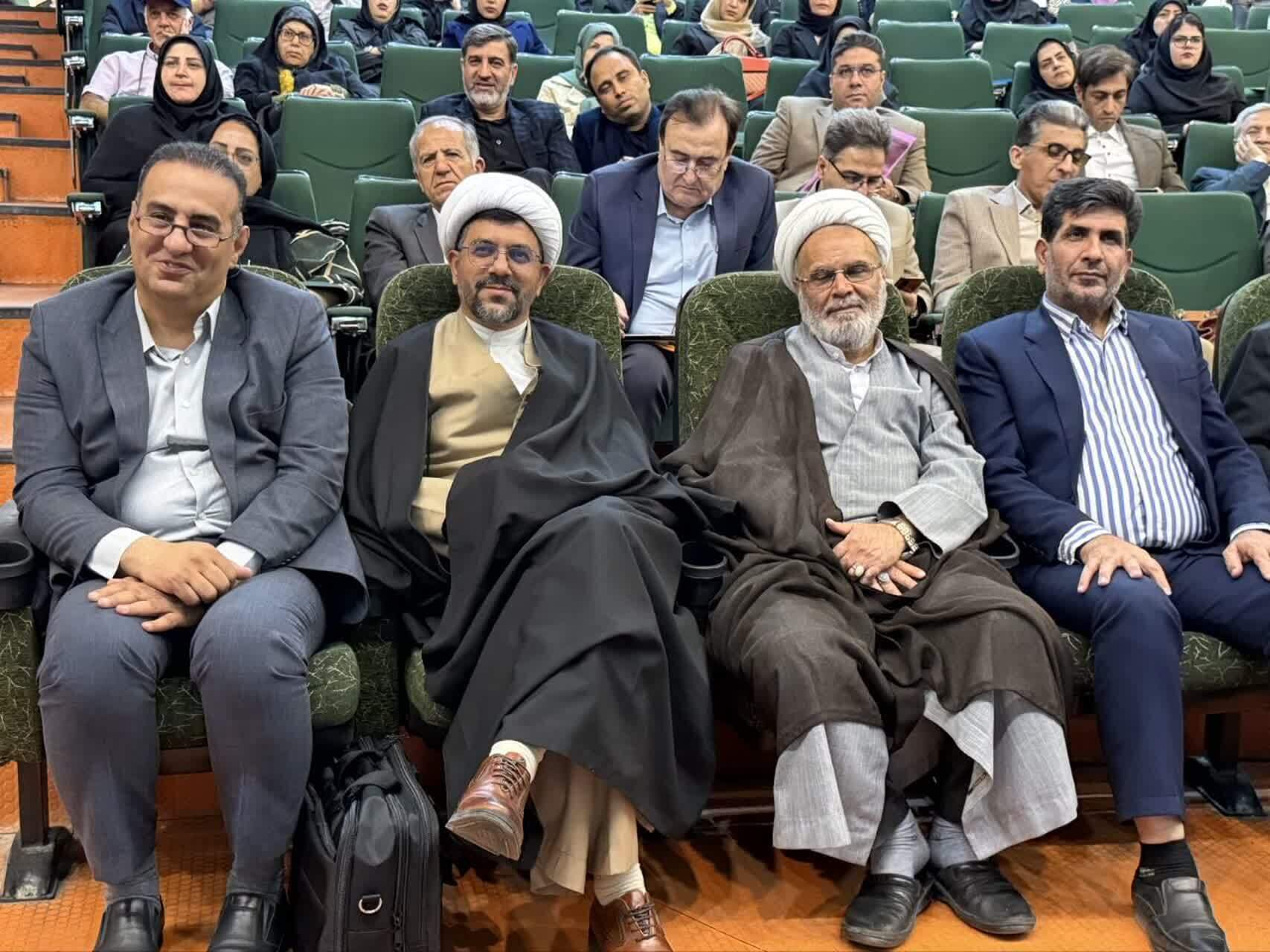 برگزاری «همایش حقوق سلامت» با حضور مسئولین کشوری و استانی در دانشگاه علوم پزشکی اراک +فیلم