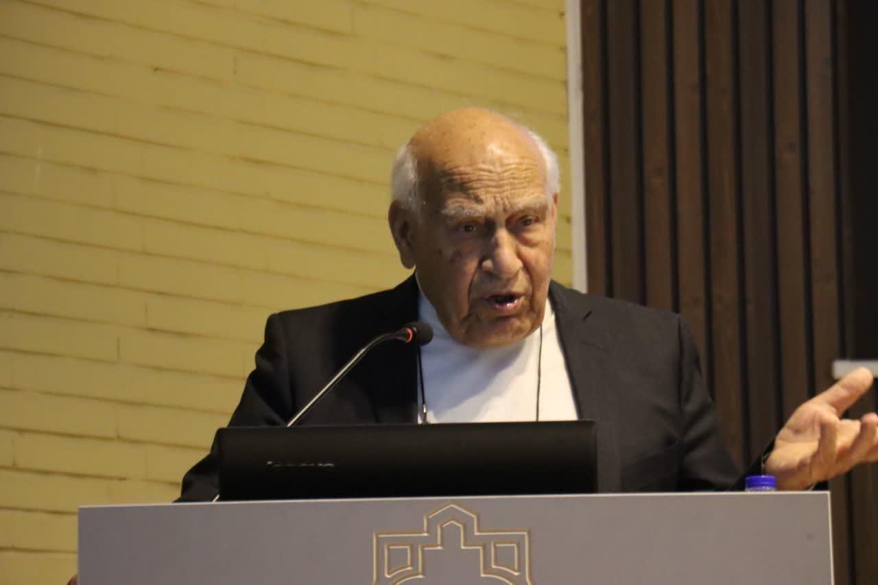 تأکید بر توسعه زیرساخت‌های سرطان در استان مرکزی / پرفسور قوام‌زاده: خیرین می‌توانند سلول‌درمانی را پایه‌گذاری کنند