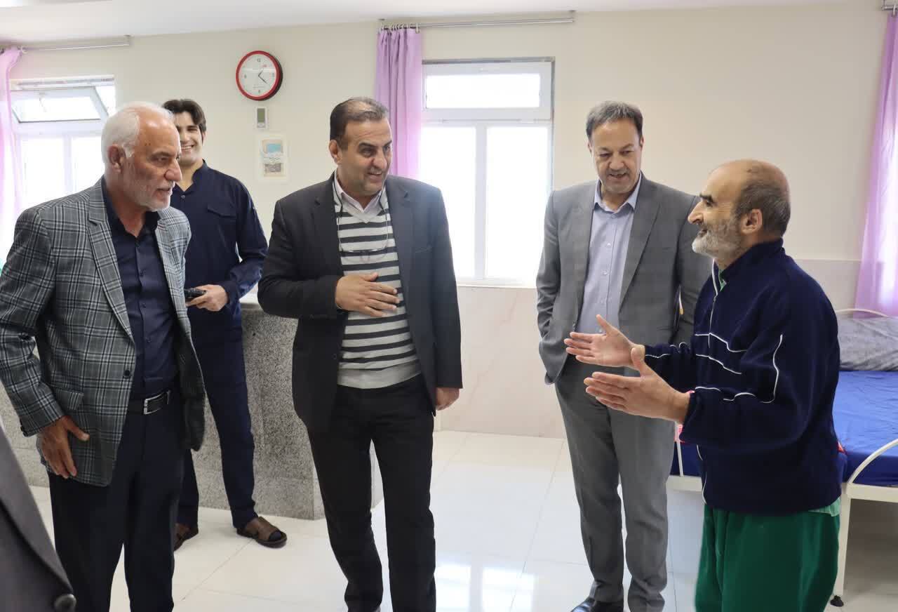 بازدید رئیس دانشگاه علوم پزشکی اراک از مرکز خیریه جامع توانبخشی شبانه‌روزی آفتاب