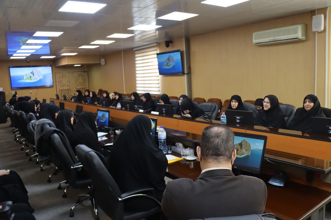 نشست رئیس دانشگاه علوم پزشکی اراک با رابطین امور بانوان به مناسبت هفته بزرگداشت مقام زن برگزار شد