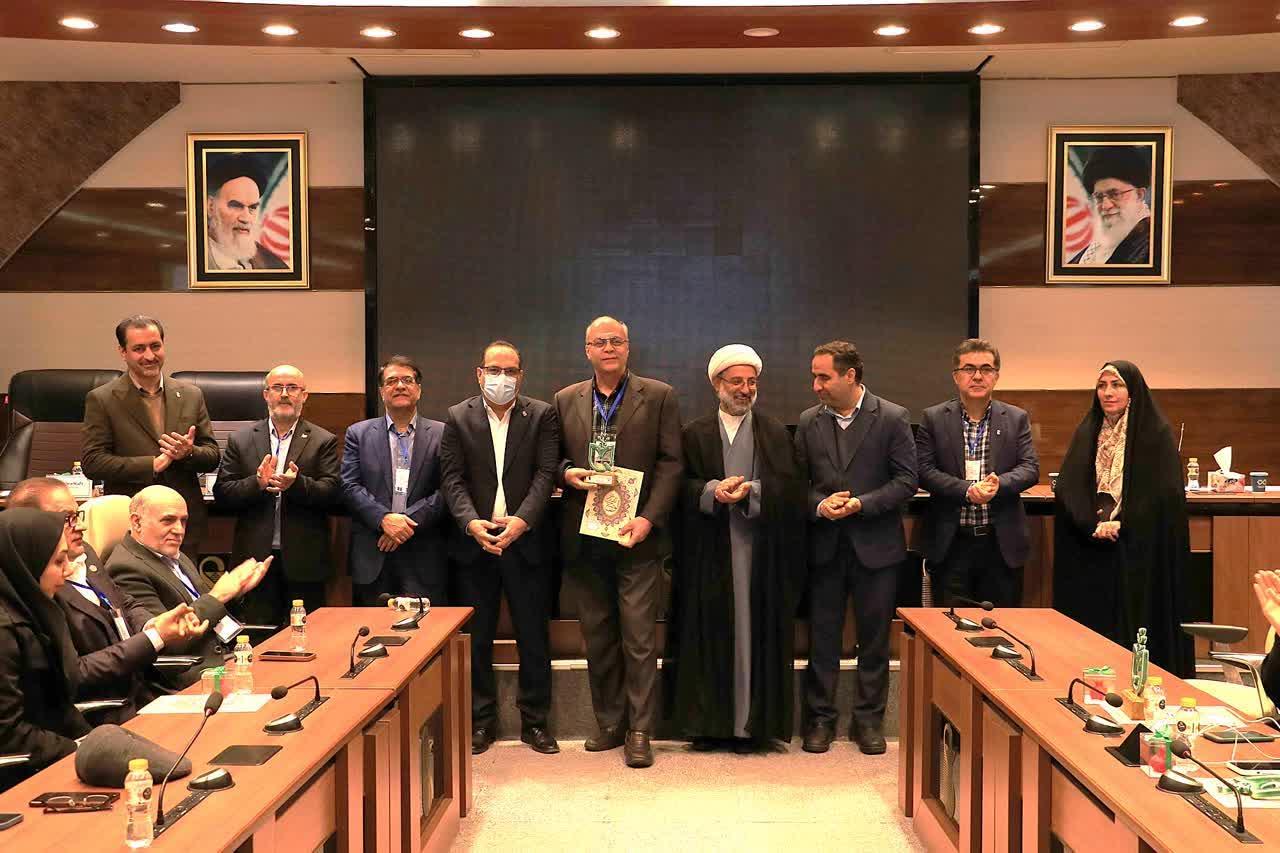 تجلیل از نمایندگان دانشگاه علوم پزشکی اراک در جشنواره علمی ـ پژوهشی شاهد و ایثارگر