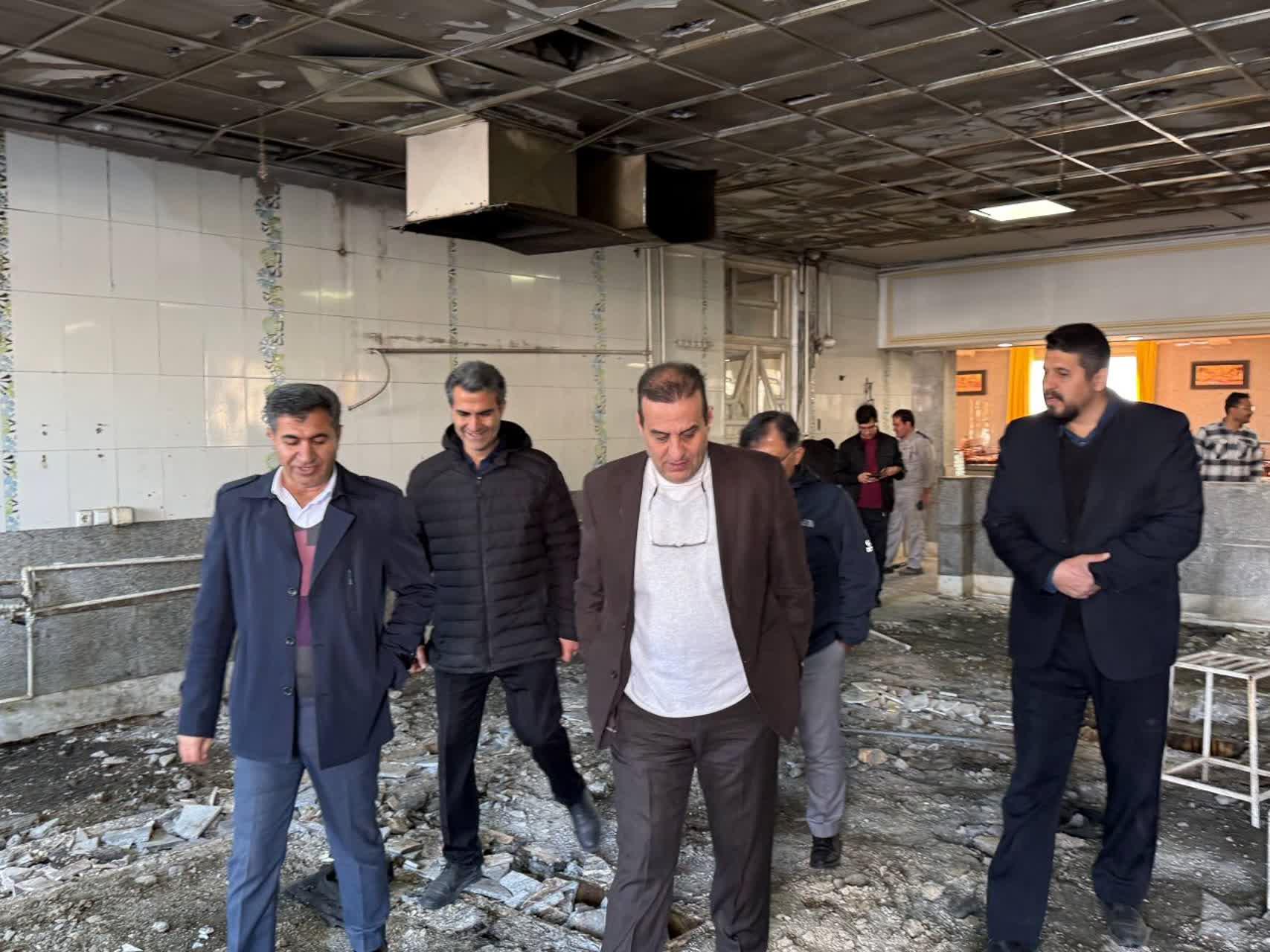 بازدید رئیس دانشگاه علوم پزشکی اراک از روند بازسازی سلف غذاخوری و سالن اجتماعات شهدای دانشجو