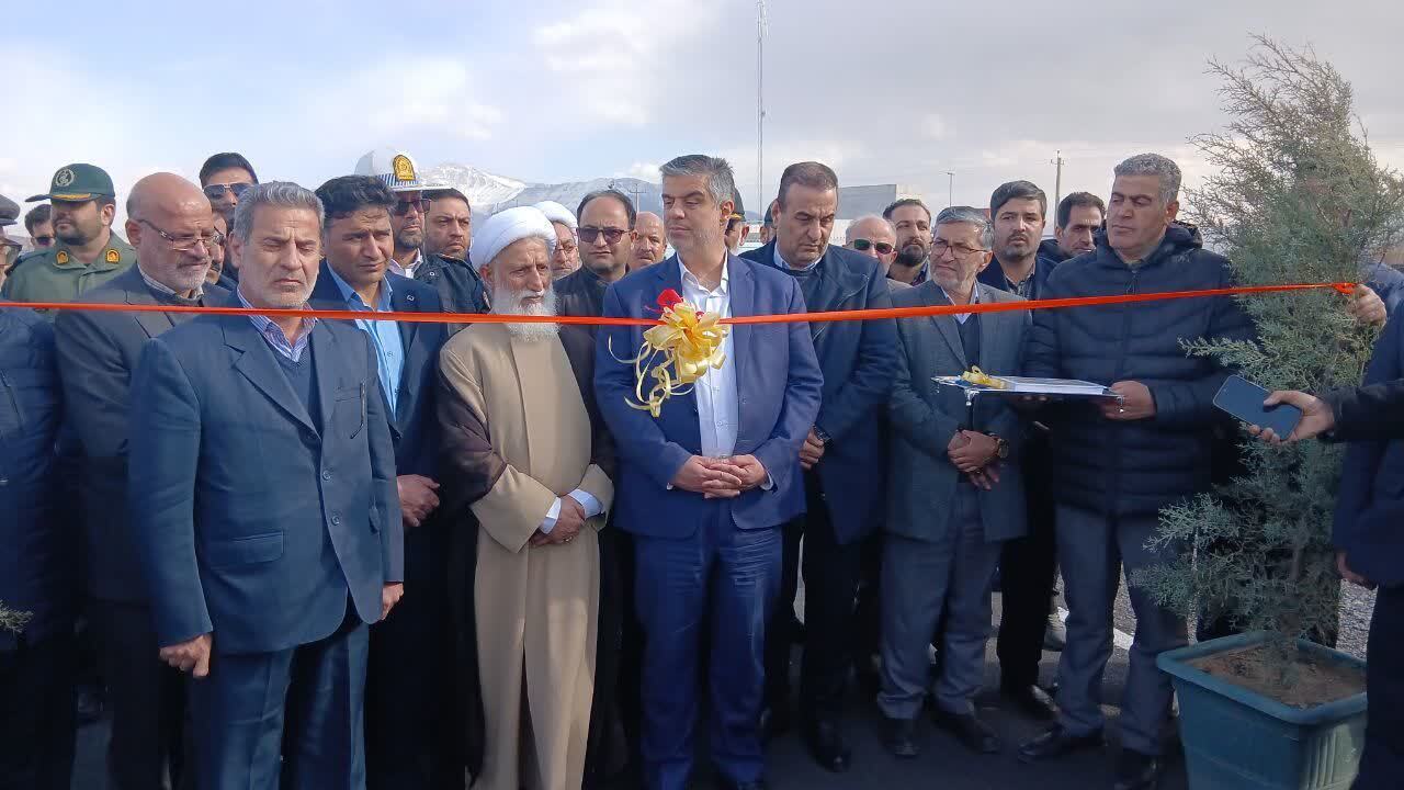 افتتاح پد فرود بالگرد اورژانس هوایی شهر مهاجران با حضور مسئولان استان مرکزی